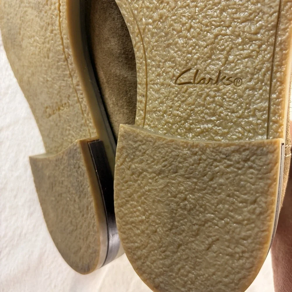 Clarks Men's Jaxen Chelsea Suede Ankle Boots Taupe 9.5 EUC Minimalist Comfort